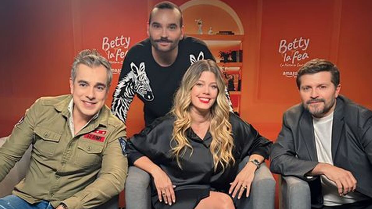 Jorge Enrique Abello, Lorna Cepeda y Julio César Herrera junto a Santiago Giraldo