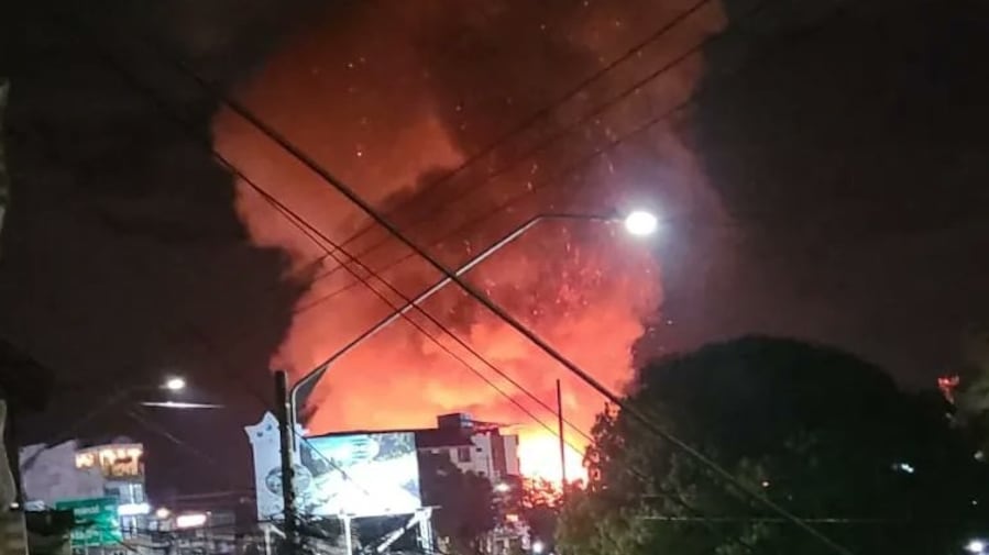 Incendio en Armenia deja 70 casas destruidas.