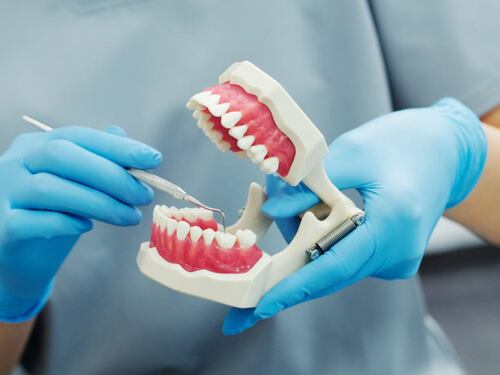 Hombre va al dentista y termina con pieza de taladro en su pulmón