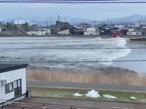 Japón reduce alerta por tsunami tras devastador terremoto magnitud 7.6