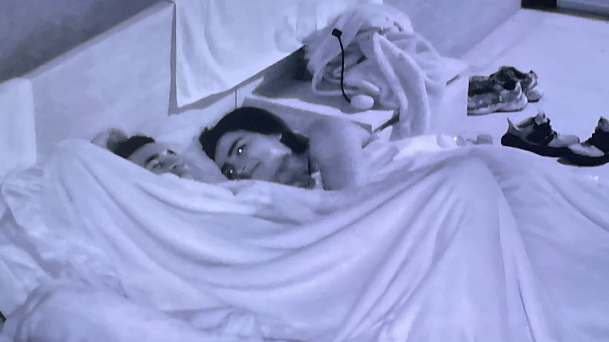 Según los televidentes Natalia busca metérsele por los ojos a Kevyn y este faltó a su palabra de respetar a su novia.