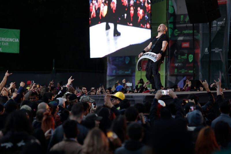 Epica, de Países Bajos, durante su presentación en Rock al Parque 2022.