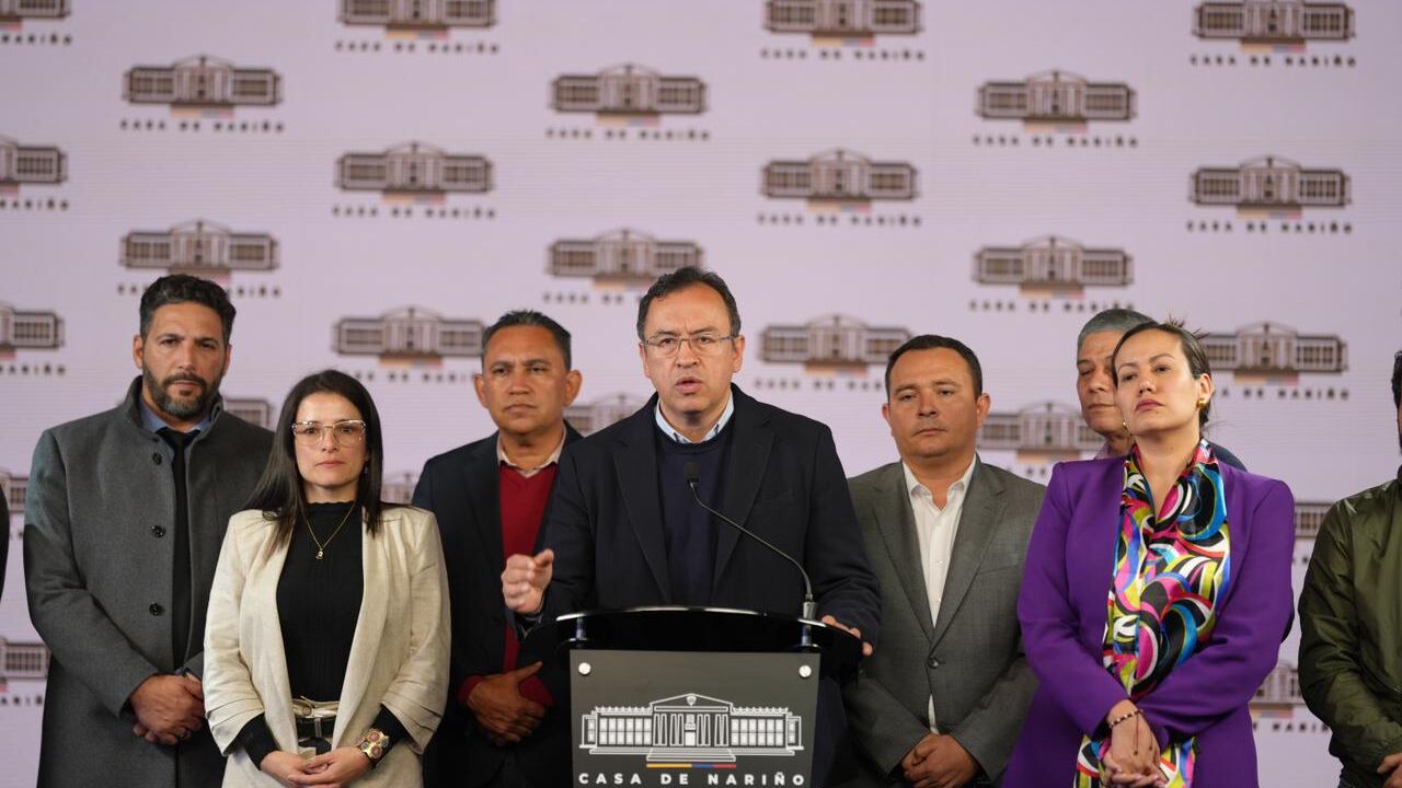 Ministro Prada, ministra Carolina Corcho y congresistas