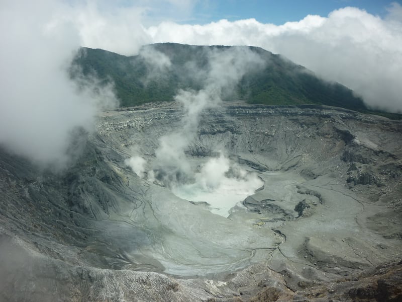 Recorrido en el Volcán Poás.