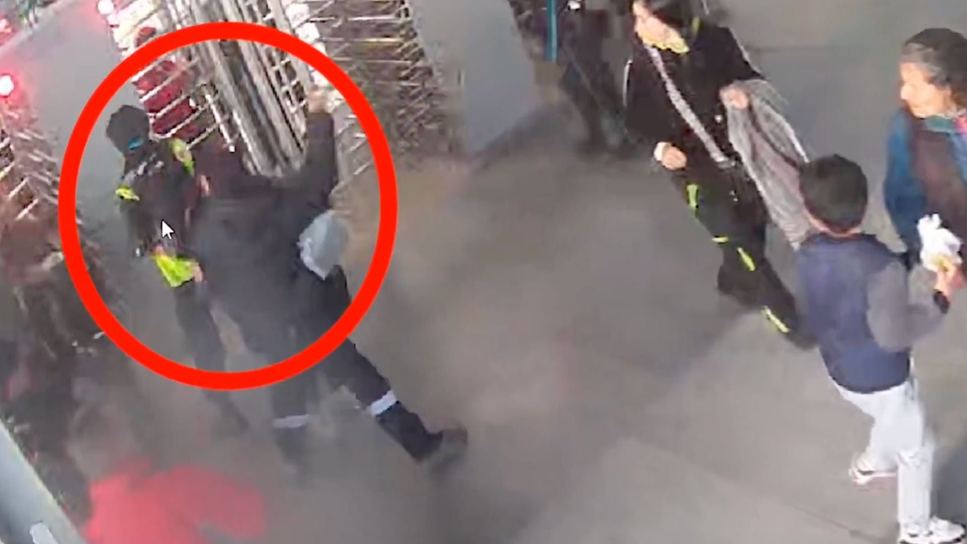 Capturado por atacar con un martillo a guarda de seguridad de TransMilenio en el Portal 20 de Julio