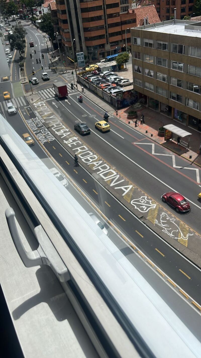 Protesta de hinchas de Millonarios en Caracol Radio