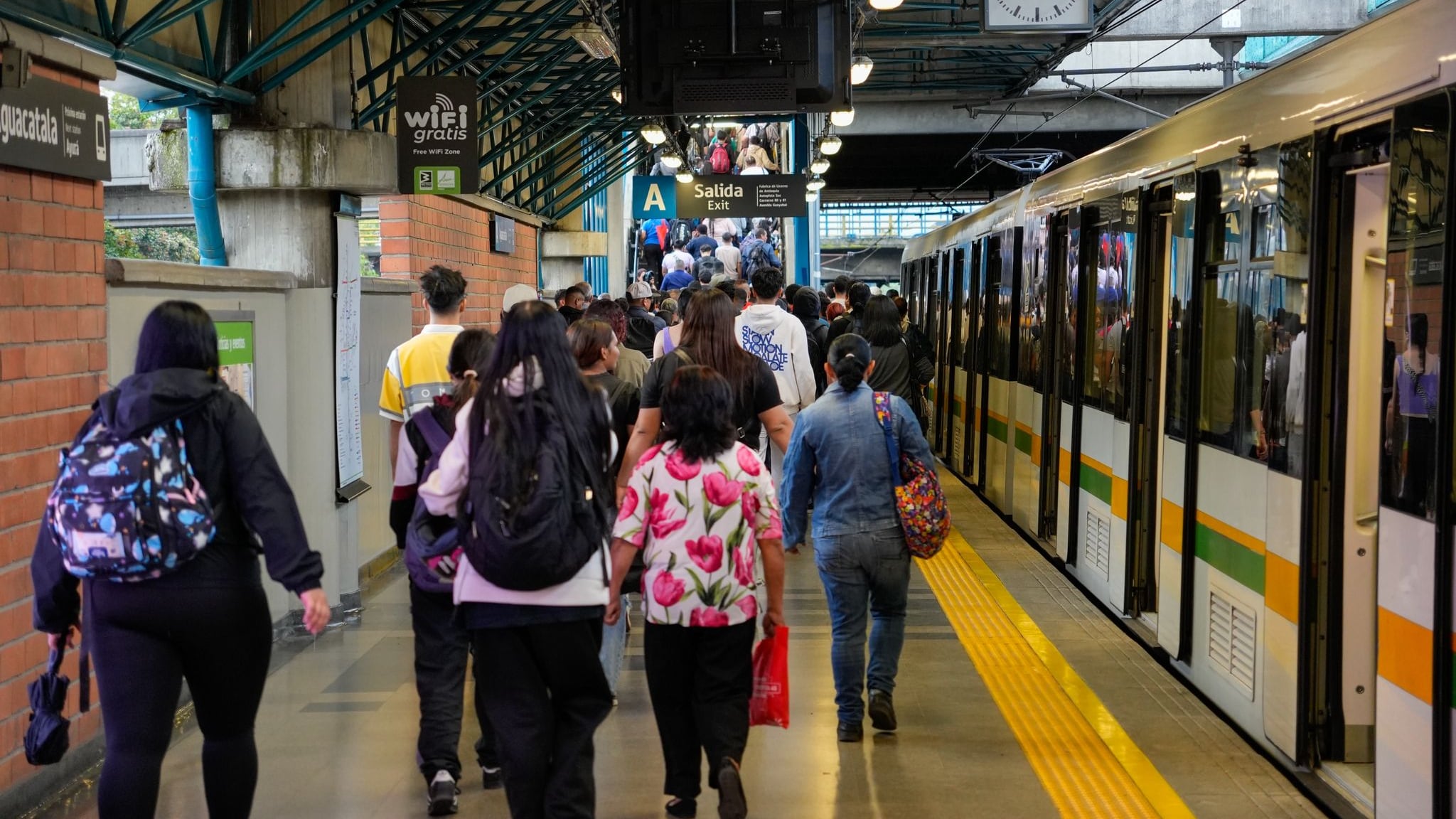 Daño en los rieles del Metro de Medellín.
