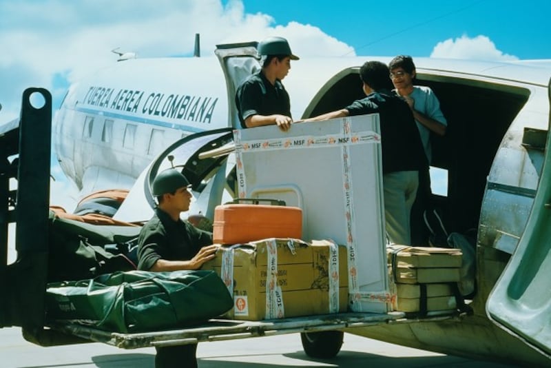 Transporte de suministros de Médicos Sin Fronteras a la zona de la emergencia, en 1985.