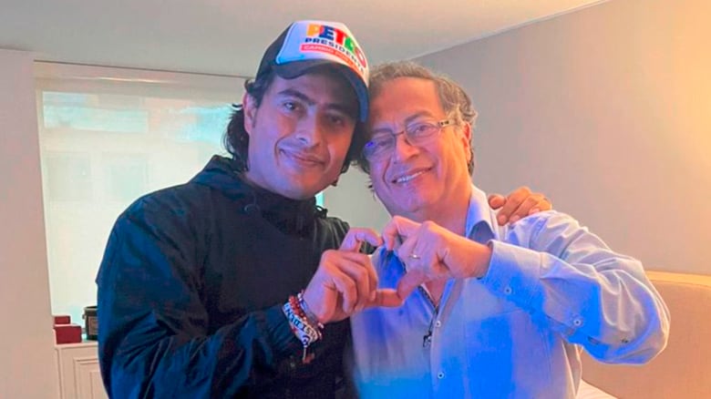 Nicolás Petro junto a su padre Gustavo Petro.