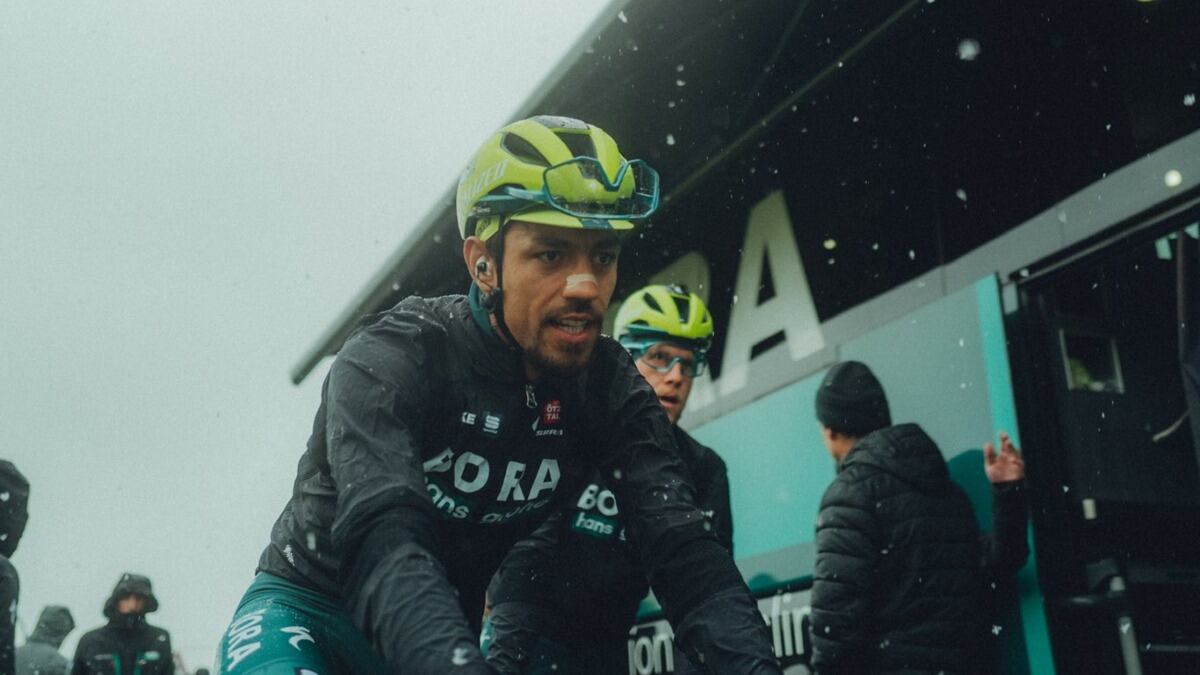 Daniel Martínez asaltó el segundo lugar del Giro de Italia, mientras Pogacar atiende a todos