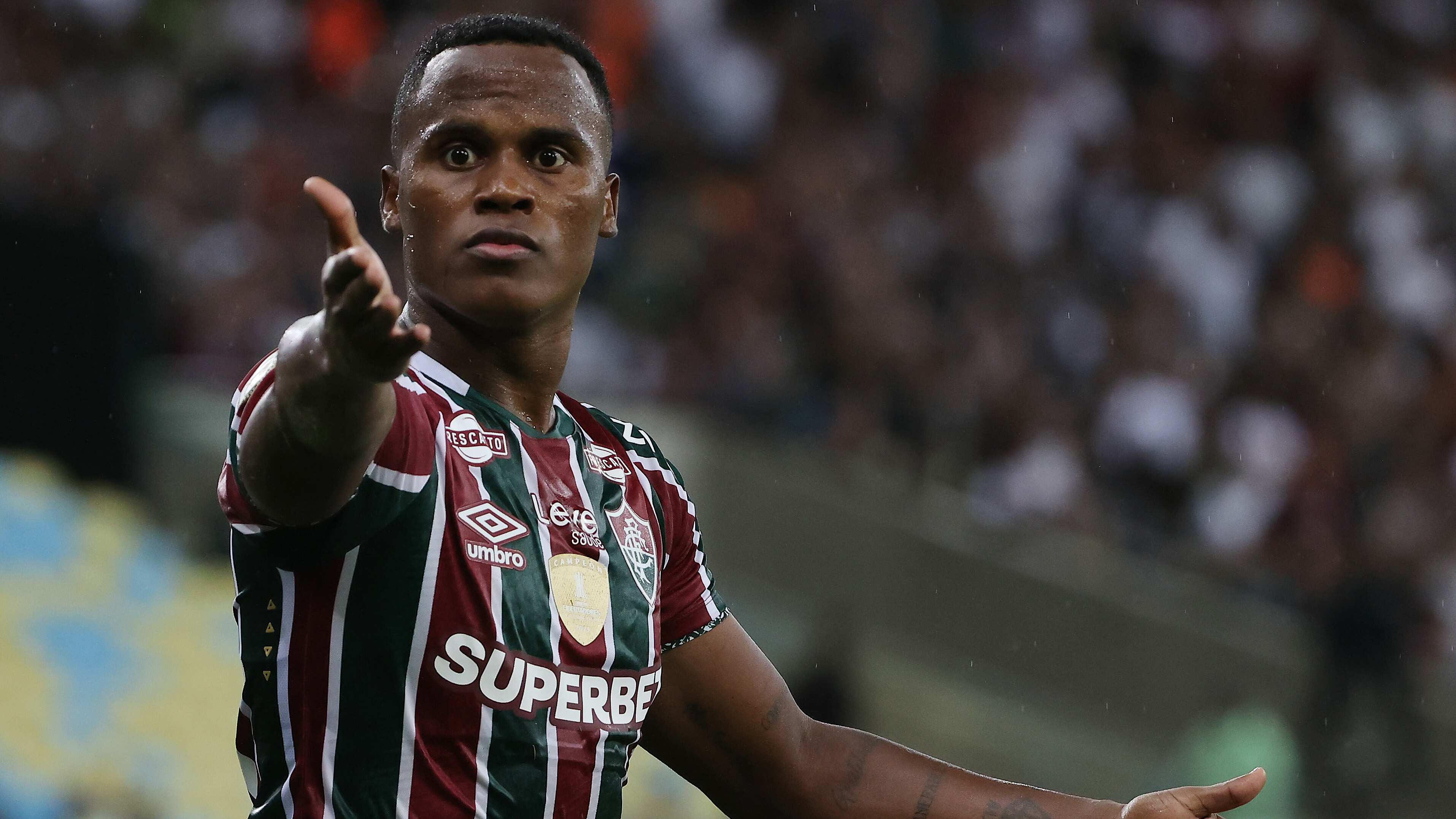 Jhon Arias denunció amenazas contra su familia luego de fallar un penal con Fluminense