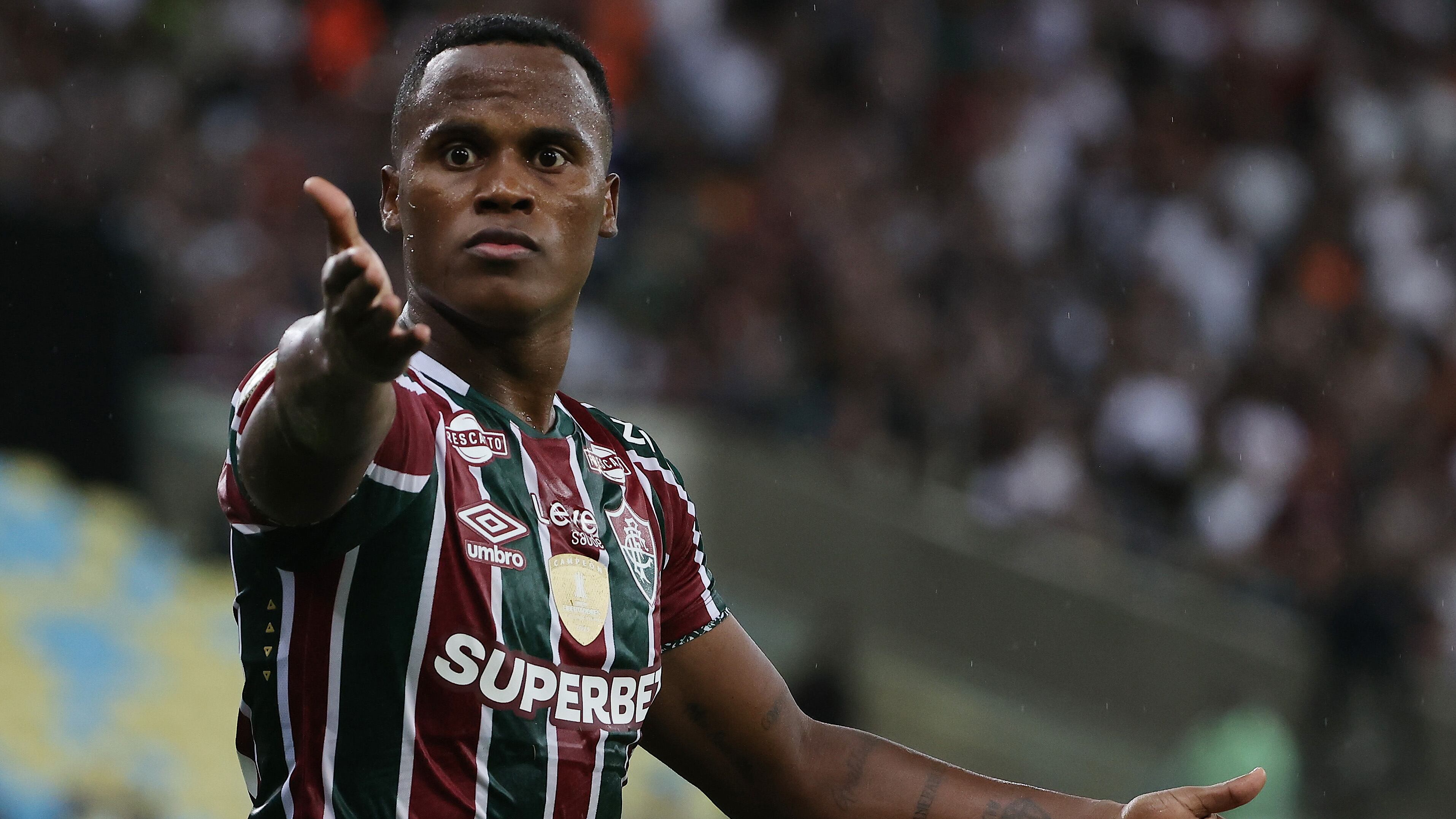 Jhon Arias denunció amenazas contra su familia luego de fallar un penal con Fluminense