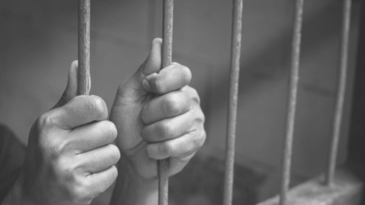 Cefereso 16, 400 mujeres intoxicadas por comida podrida.