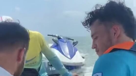 Foto nueva estafa a turistas alemanes en Cartagena: fueron abandonados en el mar a la deriva.