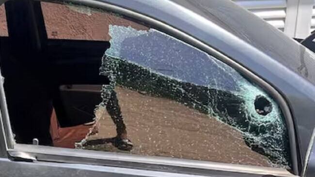 Foto de la camioneta que fue impactada a bala donde resultó muerta profesora en Puerto Colombia.