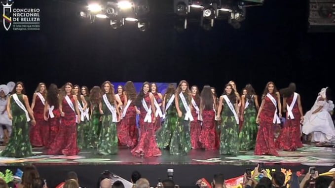 Foto escenario del Concurso Nacional de Belleza es criticado en redes.