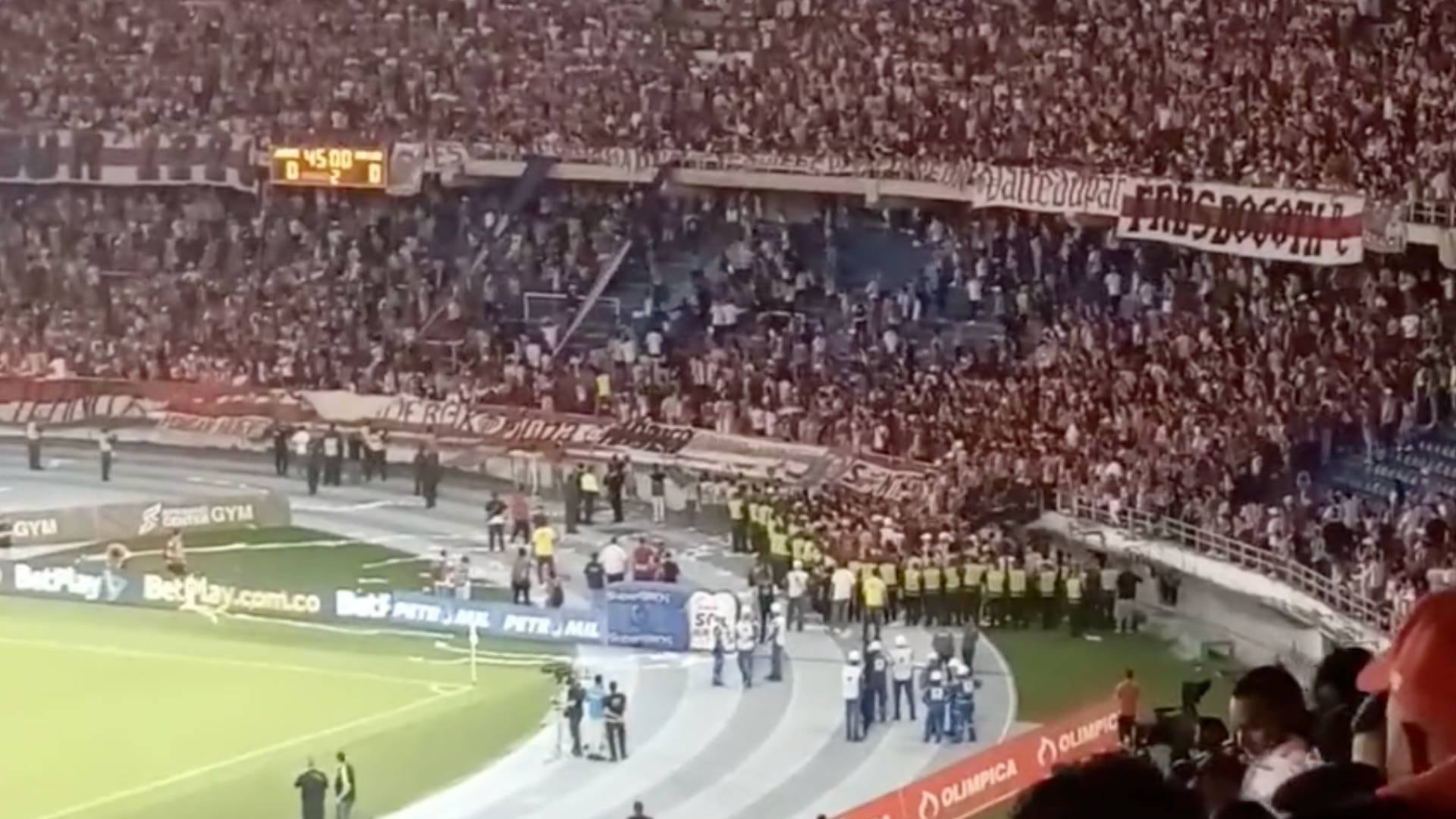 Pelea de hinchas del Junior en la final de Copa BetPlay 2022