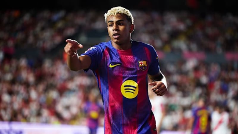 Preocupación en España: Lamine Yamal debió salir del entrenamiento con el Barcelona por molestias