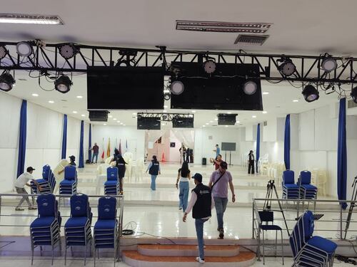 Desalojan iglesia cristiana, con millonaria sede en Estados Unidos y que no pagaba arriendo en Colombia