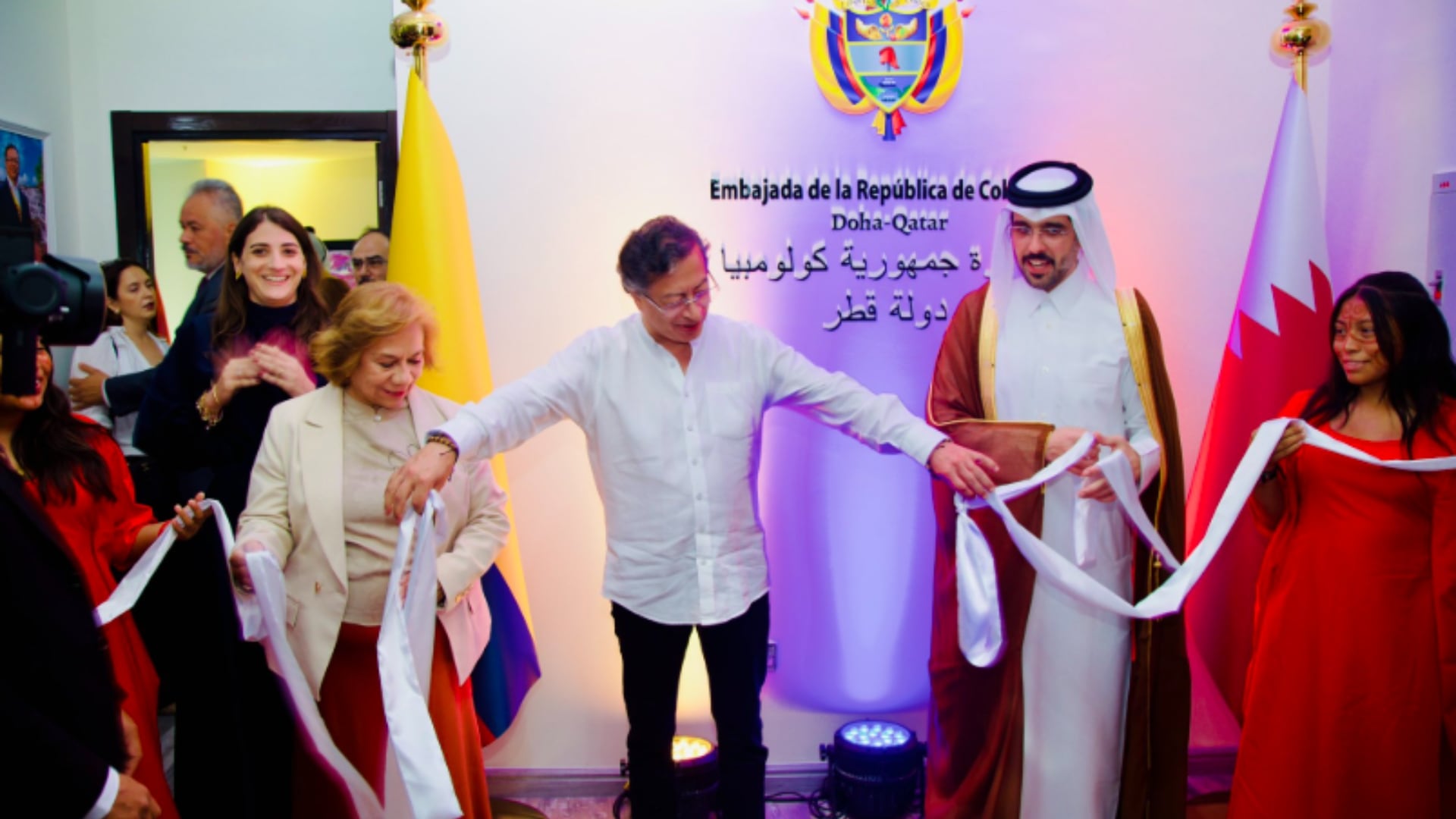 Petro inaugura nueva embajada en Qatar.