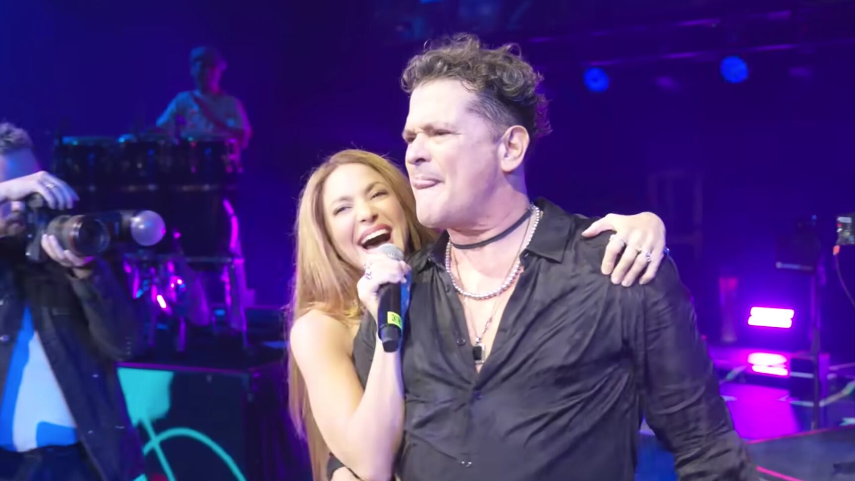 Shakira y Carlos Vives en el concierto Kaseya Center de Miami