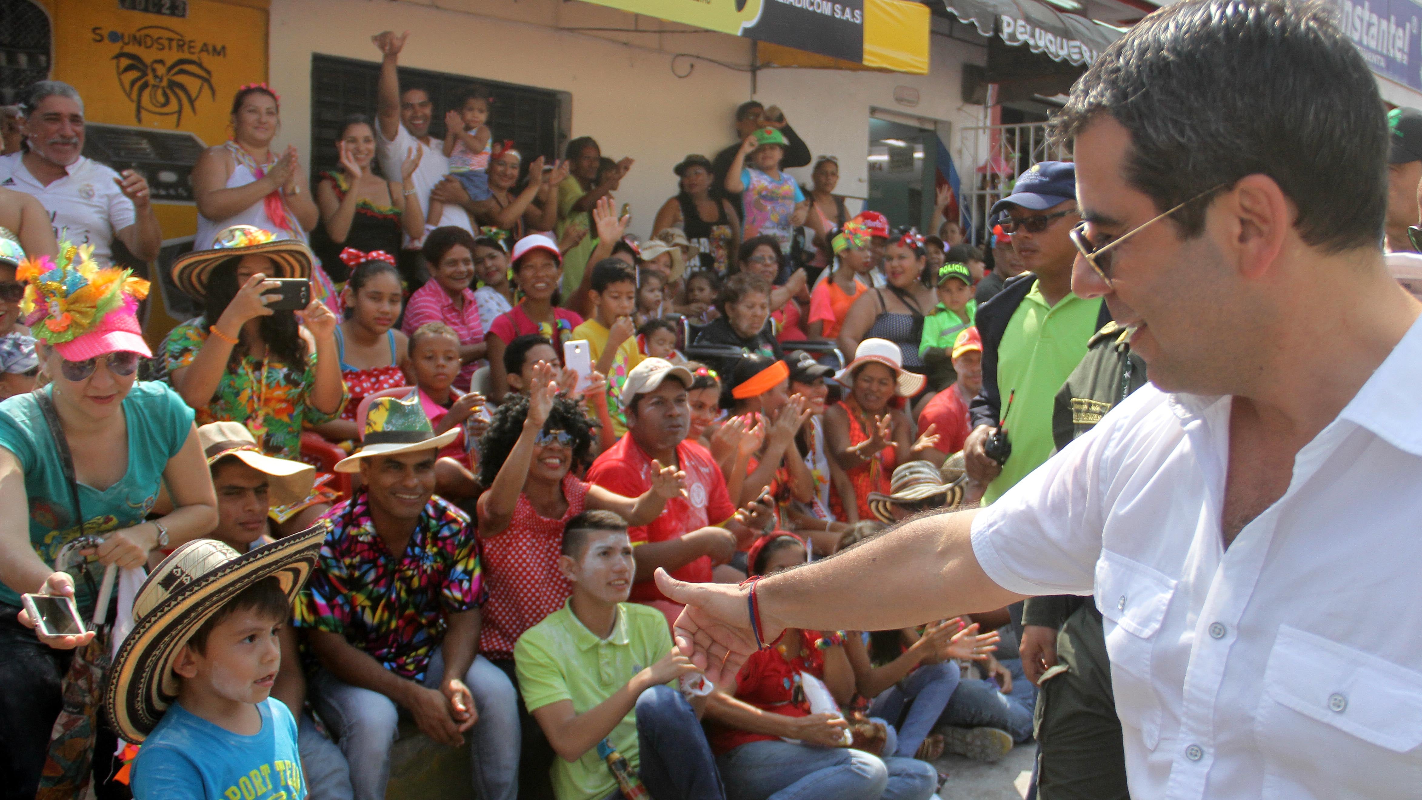 El alcalde de Barranquilla, Alejandro Char en un desfile de Carnaval.