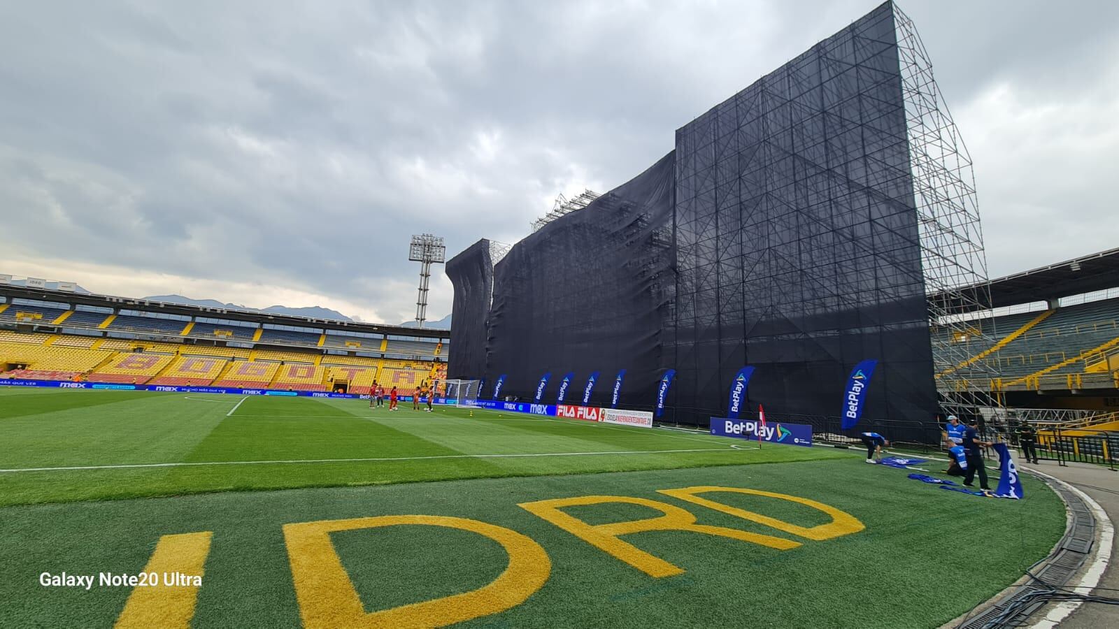 Cubierta del escenario de Karol G se partió y salió a volar del Campín en el Santa Fe – Patriotas