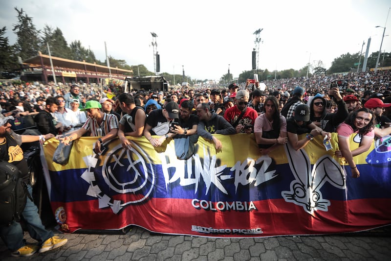 Blink-182, durante su presentación en el Festival Estéreo Picnic en el Parque Simón Bolívar de Bogotá
