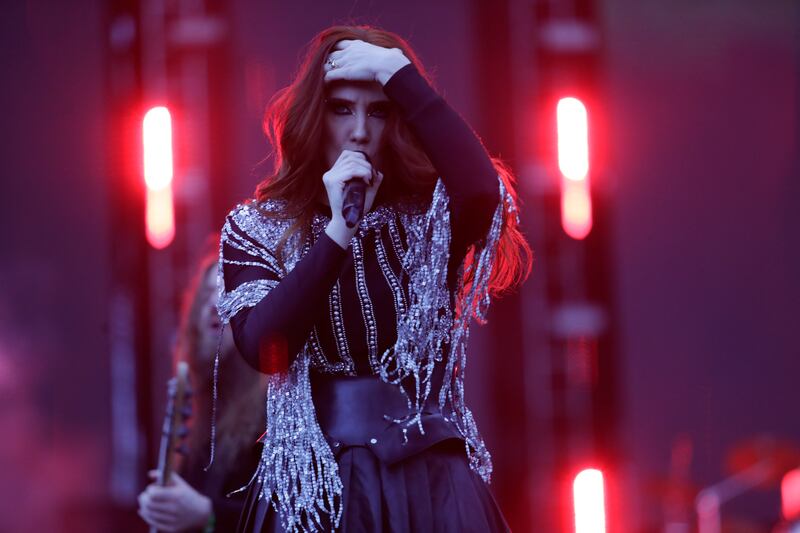 Epica, de Países Bajos, durante su presentación en Rock al Parque 2022.