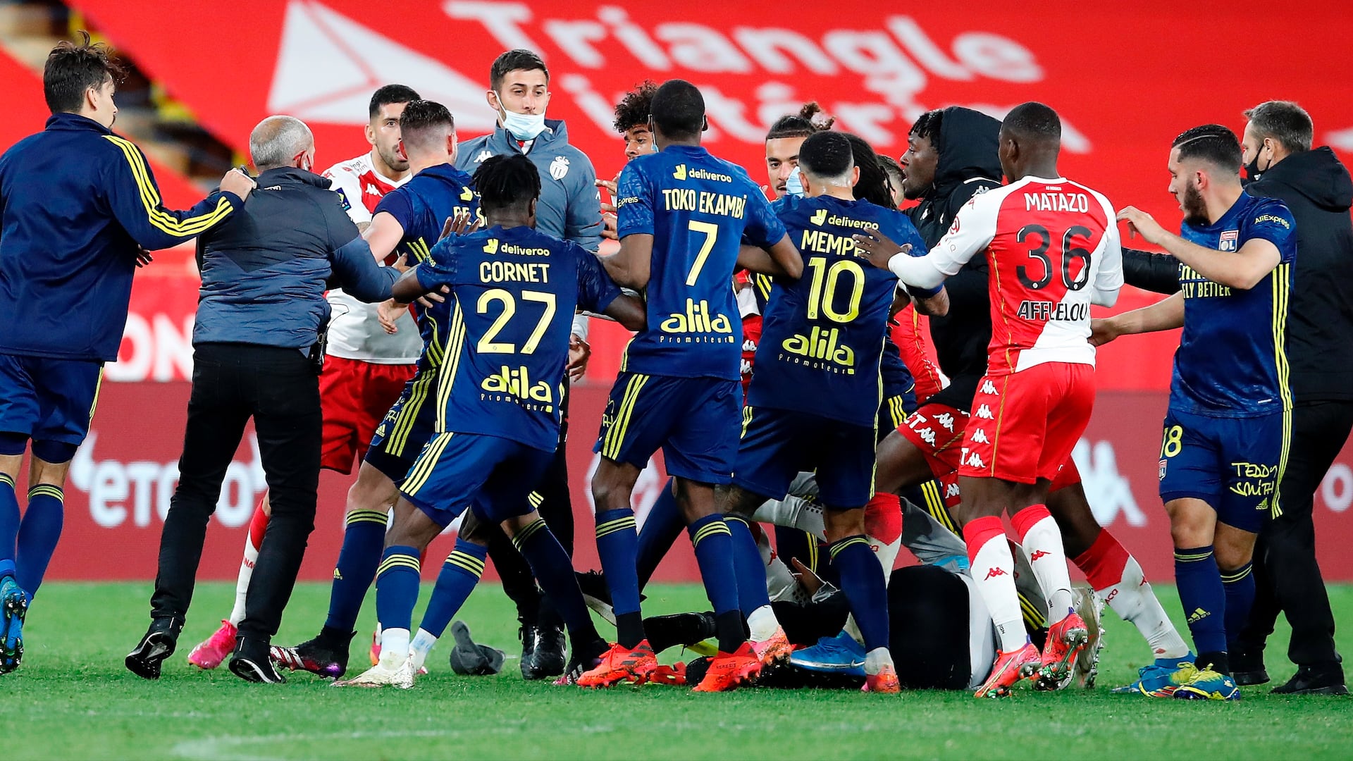Batalla campal en Mónaco vs Lyon
