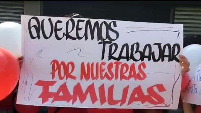Protesta de trabajadores de almacenes Tierra Santa.