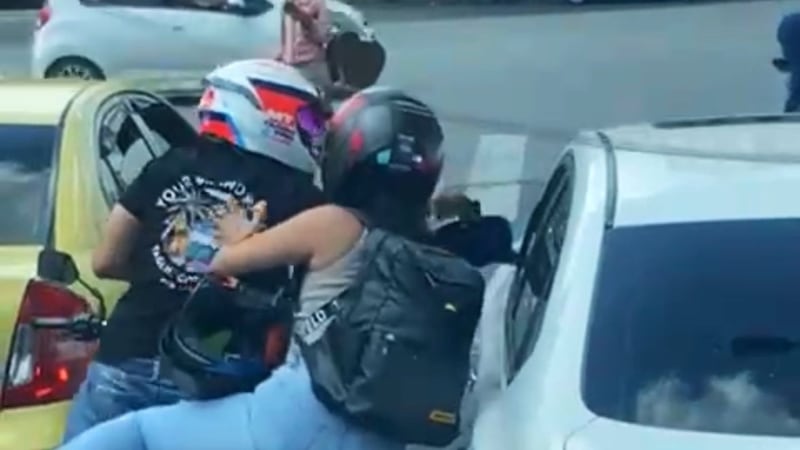 Terror en Cali: ladrón disparó en plena calle e hirió a una persona que estaba en un bus del Mío