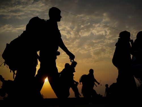 Gobierno de Trump pinta de negro muro entre EE.UU. y México: Buscan aumentar temperaturas para que nadie pase