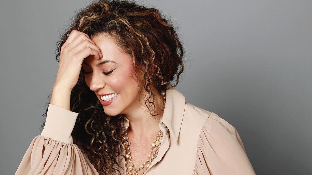 La actriz Andrea Guzmán revela un hermoso mensaje para su pareja tras cumplir 21 años de una hermosa unión.