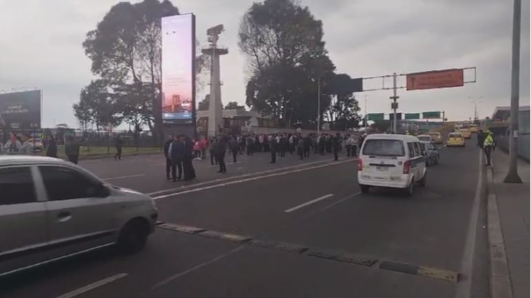 Los manifestantes ya habían bloqueado la calle 26, en el occidente de Bogotá.