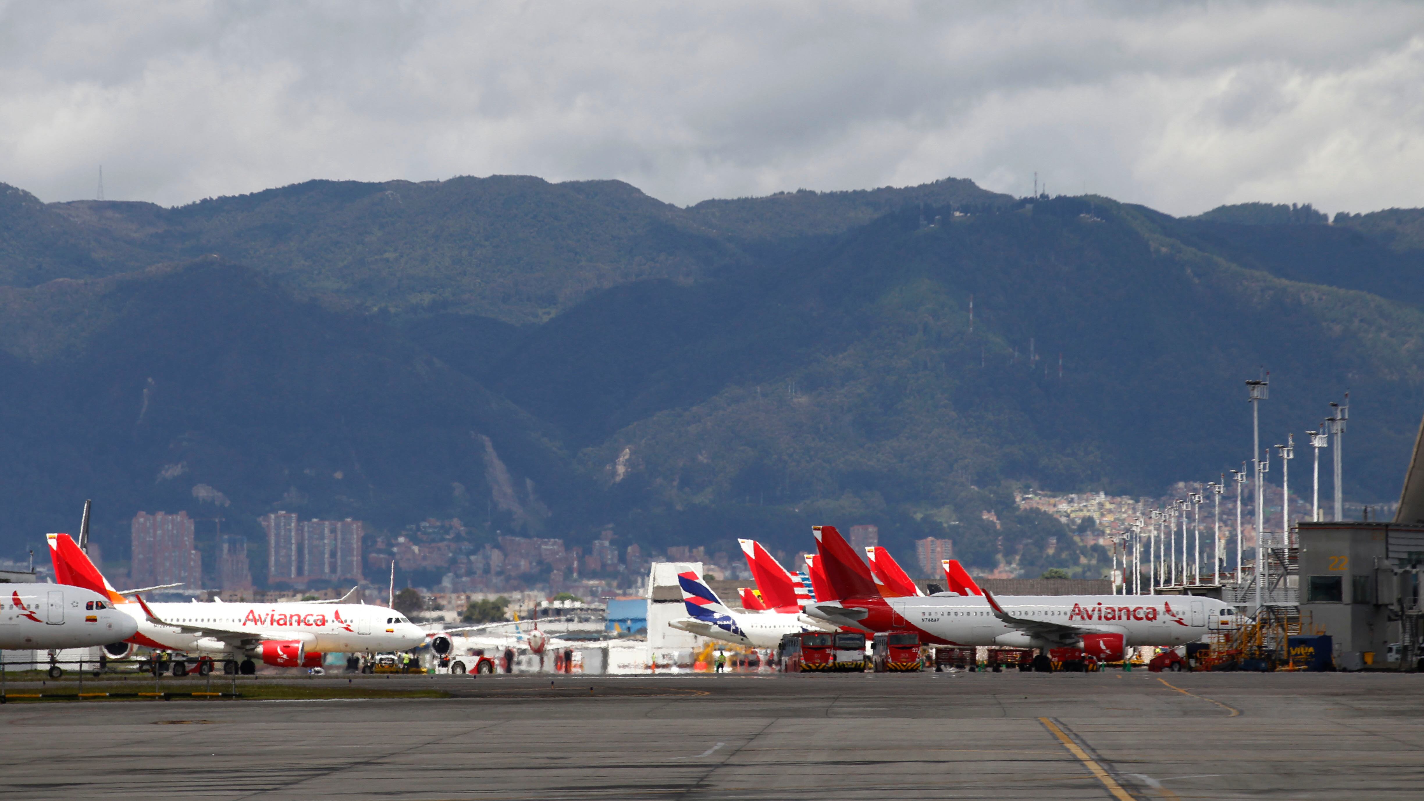 Encuentran dos cadáveres en avión que viajó de Chile a Colombia