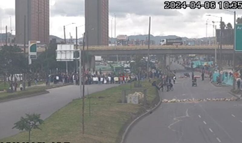 Bloqueo en la avenida Cali de Bogotá.