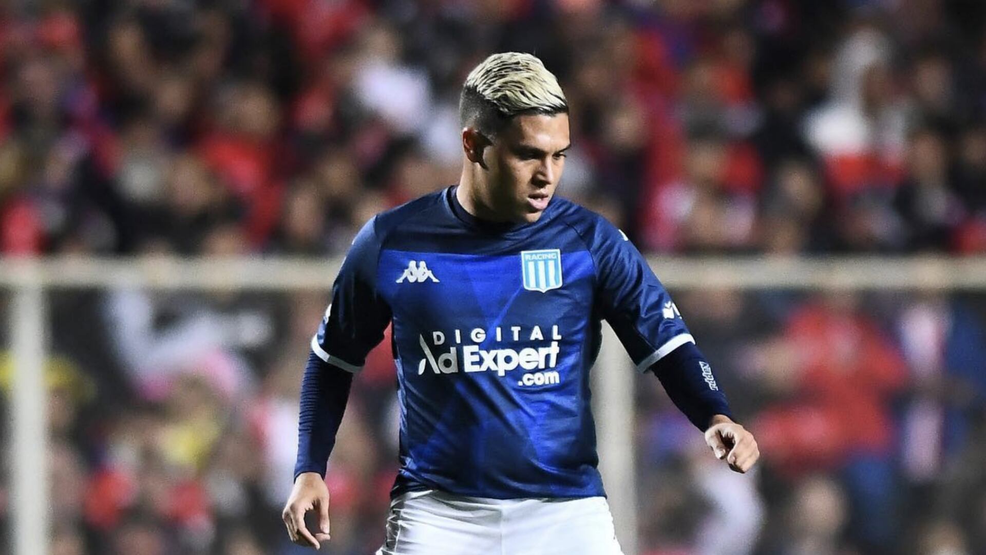 Juan Fernando Quintero debutó en Racing y un detalle de su cuerpo llamó la atención