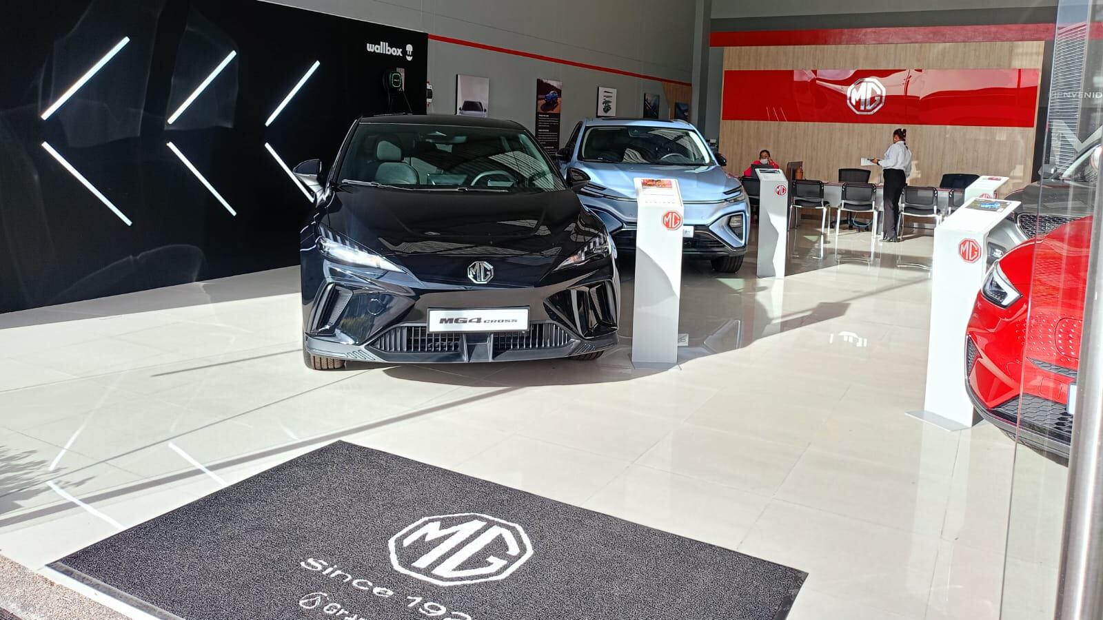 Nueva sala de ventas de MG Morris en el Gran Centro Automotriz La Sevillana de Bogotá, en la Cra 57 #45A-08 Sur