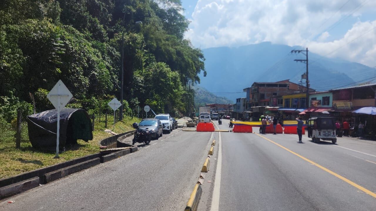 Manifestaciones mantienen frenada la movilidad en la vía al Llano