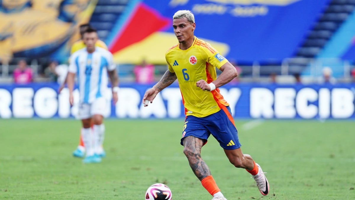 Richard Ríos metió la cucharada en pregunta a Néstor Lorenzo para defender a un compañero