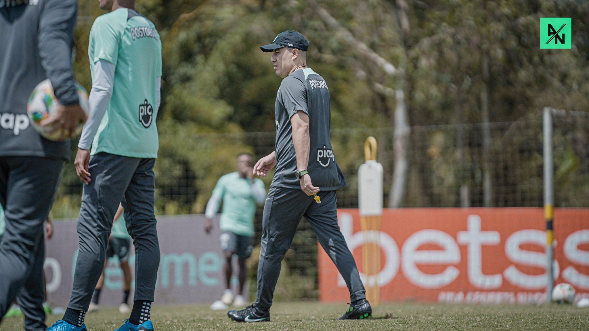 Hubo un cambio de planes de último momento en el cuerpo técnico de Atlético Nacional