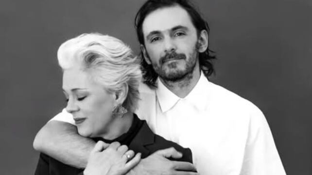 Él es el hijo de María Cecilia Botero que también se dedica a la televisión