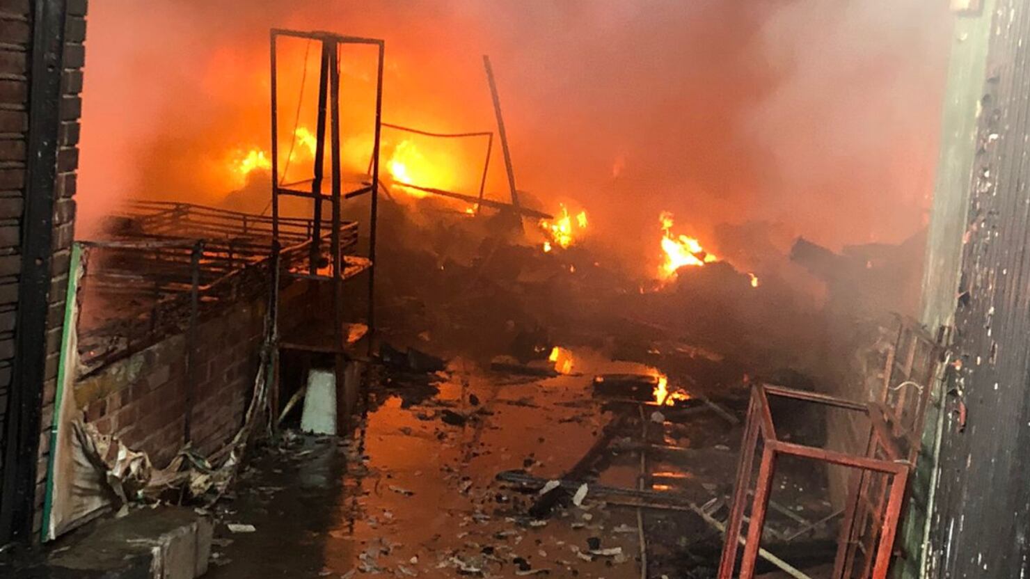Incendió en plaza de mercado de Siloé, Cali