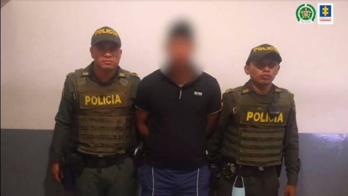 Hombre capturado por estar acusado de apuñalar a su suegra, a su expareja y a su hijo.