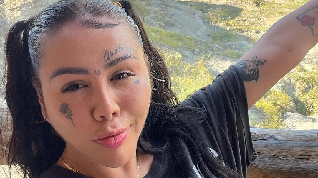 Yina Calderón decidió aconsejar a una de las seguidoras de su comunidad digital sobre lo que son los obstáculos y las metas.