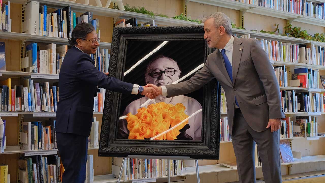 Petro donó fotografía de ‘Gabo’ a la alcaldía de Barcelona y la biblioteca pública ‘Gabriel García Márquez’