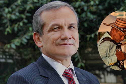 Se fue de parranda estando prófugo: exdirector del DNI aparece bailando mientras la Interpol lo busca