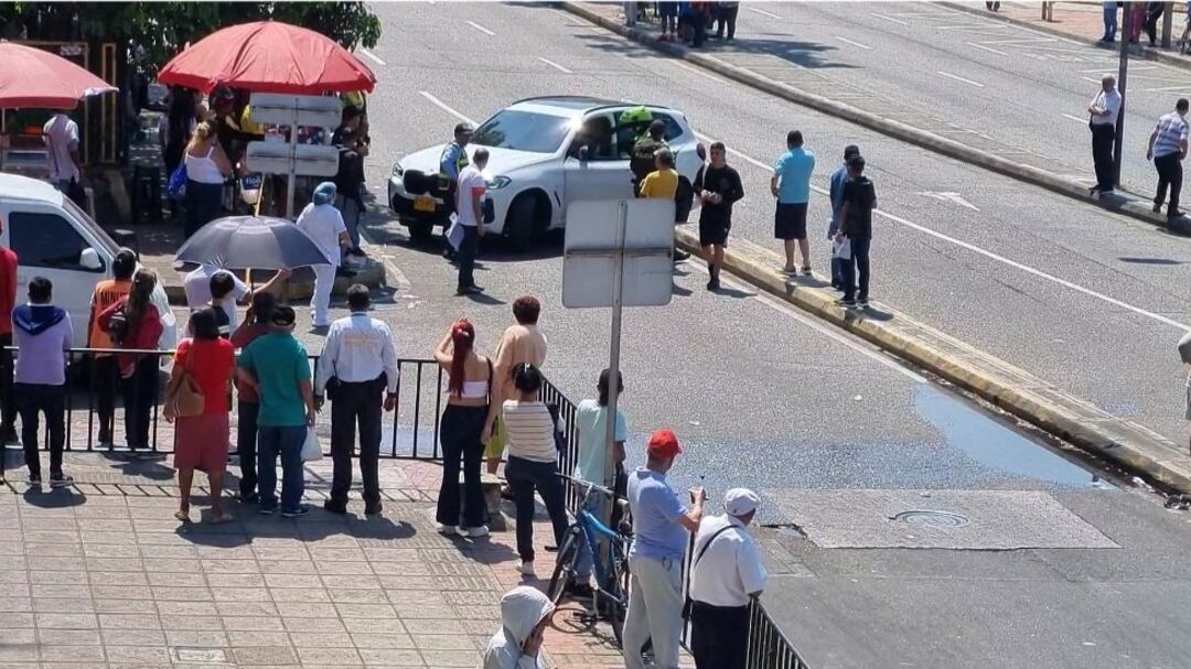 Camioneta se metió a la brava a la vía de los ciclistas en nacionales de ruta