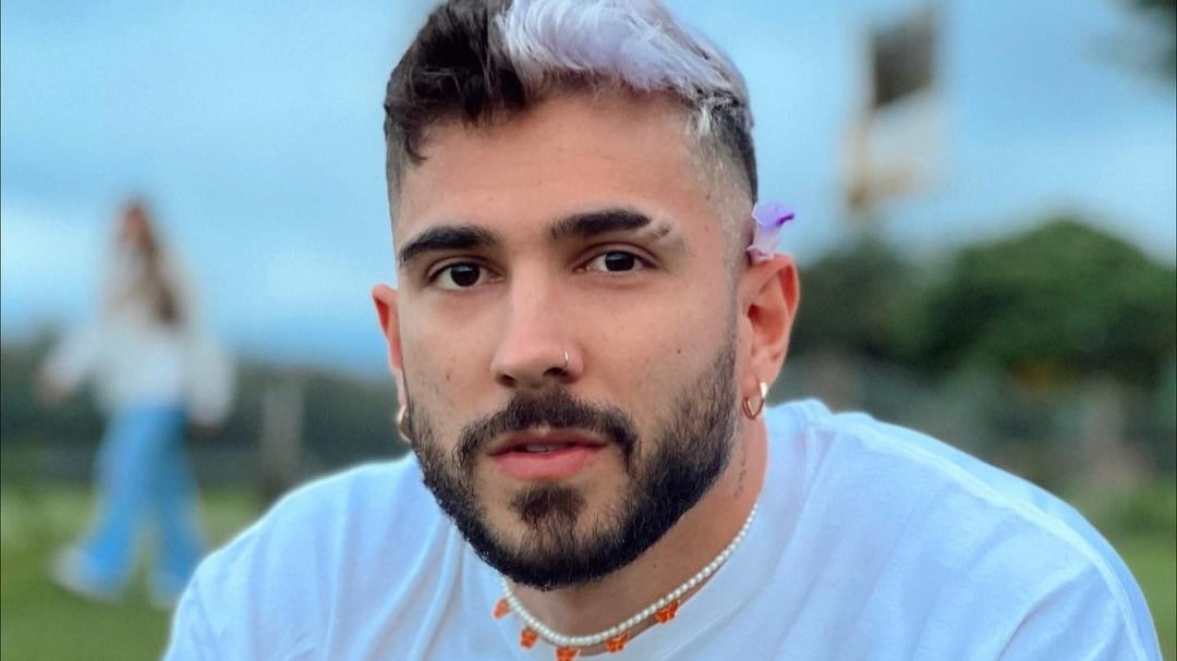 El cantante Juan Duque lanzó la indirecta por Twitter y de inmediato la comunidad digital se activó a opinar al respecto.